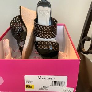 Size 7 Black patent look wedge slides